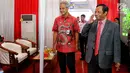 Gubernur Jawa Tengah, Ganjar Pranowo didampingi Ketua Gerakan Suluh Kebangsaan, Mahfud MD menghadiri Dialog Kebangsaan di Stasiun Solo Balapan, Rabu (20/2). Dialog tersebut bertema 'Merawat Harmoni dan Persatuan'. (Liputan6.com/Johan Tallo)