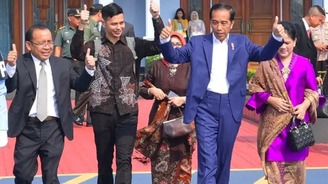 7 Potret Jokowi Semangat Belajar Bahasa Isyarat untuk Pembukaan Asian Para Games 2018
