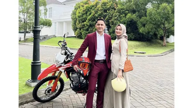 Potret Terbaru Hengky Kurniawan dan Istri yang Kini Menjadi Penjabat Publik (Sumber: Instagram/ /sonyafatmala/hengkykurniawan)