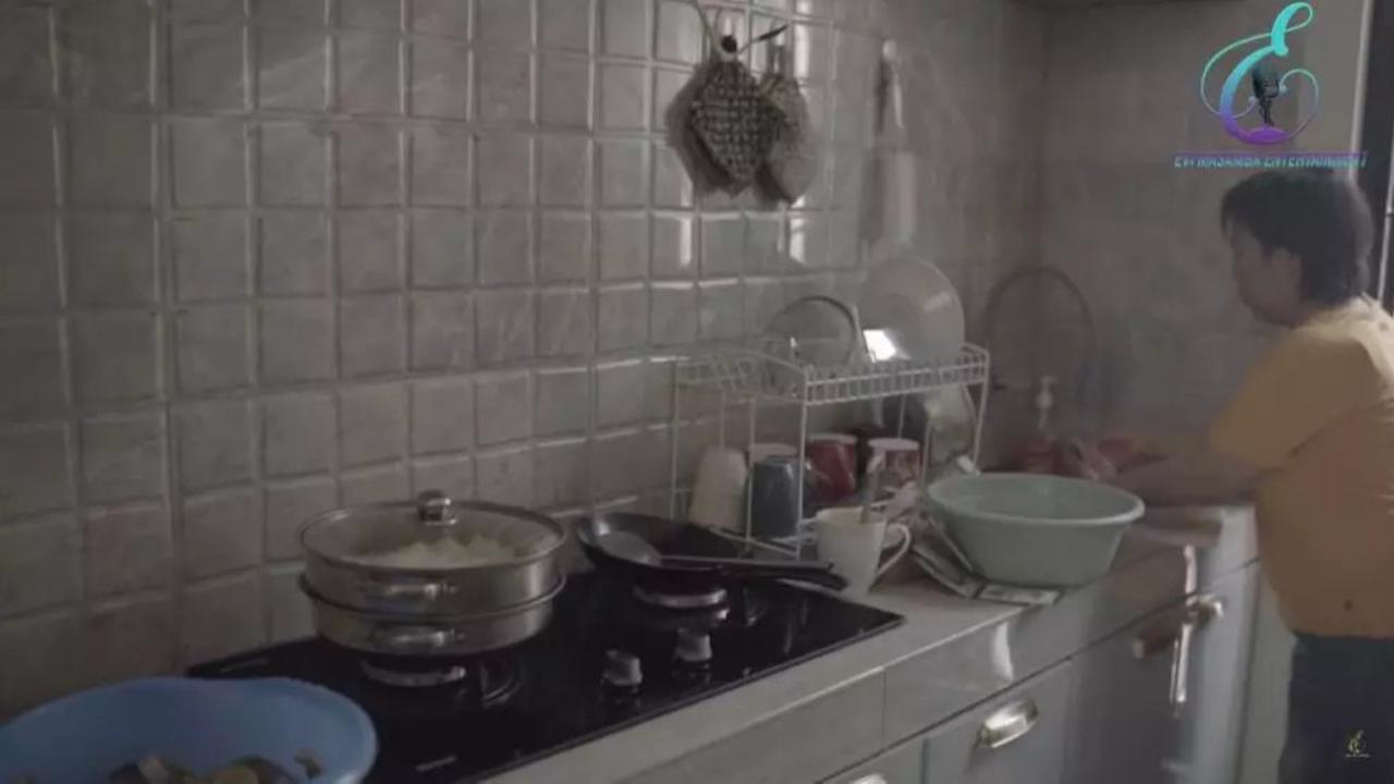 4 Potret Dapur Sederhana Putri D'Academy, Tak Terlalu Luas - Kulkas 'Sultan' yang Isinya Bikin Melongo