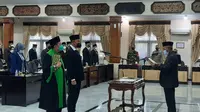 Imam Sutiono dilantik sebagai Wakil Ketua DPRD Tuban yang baru. (Ahmad Adirin/Liputan6.com)