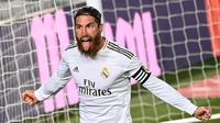 3. Sergio Ramos (34 tahun) - Sergio Ramos menjadi bek tersubur di kompetisi Liga Spanyol dan jagat sepak bola saat ini. Musim lalu pemain asal Spanyol ini menjelma menjadi bek rasa striker dengan torehan 11 gol bersama Real Madrid di kompetisi Liga Spanyol. (AFP/Gabriel Bouys)