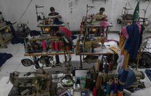 FOTO: Nasib Industri Konfeksi Lokal Produksi Anjlok Jelang Lebaran, Ini Penyebabnya!