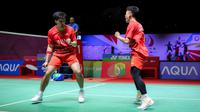 Pebulutangkis ganda putra Indonesia, Leo Rolly Carnando/Daniel Marthin melakukan selebrasi setelah mencetak poin ke arah pasangan Denmark, Kim Astrup/Anders Skaarup Rasmussen pada laga final Indonesia Masters 2024 di Istora Senayan, Jakarta, Minggu (28/01/2024). (Bola.com/Bagaskara Lazuardi)
