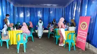 Vaksinasi door to door yang digelar BIN Sumsel, dengan menyasar para tukang becak dan pekerja informal di Palembang (Dok. Humas BIN Sumsel / Nefri Inge)