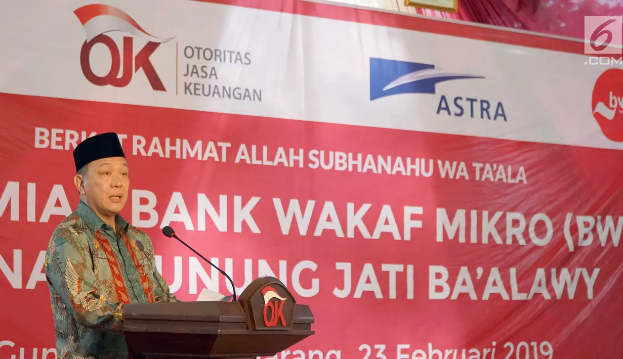Direktur Astra International, Suparno Djasmin memberi sambutan pada peresmian Bank Wakaf Mikro (BWM) Sunan Gunung Jati Ba’alawy, Semarang,  Sabtu (23/2). Tujuan BWM mendukung program OJK untuk meningkatkan inklusi keuangan di ponpes. (Liputan6.com/HO/Eko)