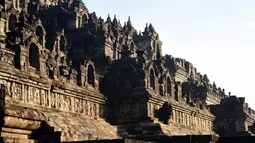 Suasana candi Borobudur saat pagi hari di Magelang, di provinsi Jawa Tengah, Indonesia pada 10 Mei 2016. Setidaknya ada sekitar 70 ribu foto pemugaran Candi Borobudur, 13 ribu foto slide, dan beberapa rol film. (AFP Photo/Goh Chai Hin)