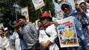 Kelompok LawanAhok berteriak saat demo di rumah dinas Gubernur Basuki T Purnama, Jakarta (28/8/2015). Aksi LawanAhok ini ungkapan kekecewaan atas tindakan  Pemprov  DKI yang dinilai semena-mena kepada rakyat. (Liputan6.com/Gempur M Surya)