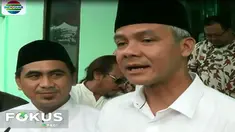 Sandiaga juga menyempatkan diri berinteraksi langsung dengan pedagang yang mengeluh sepinya pembeli.