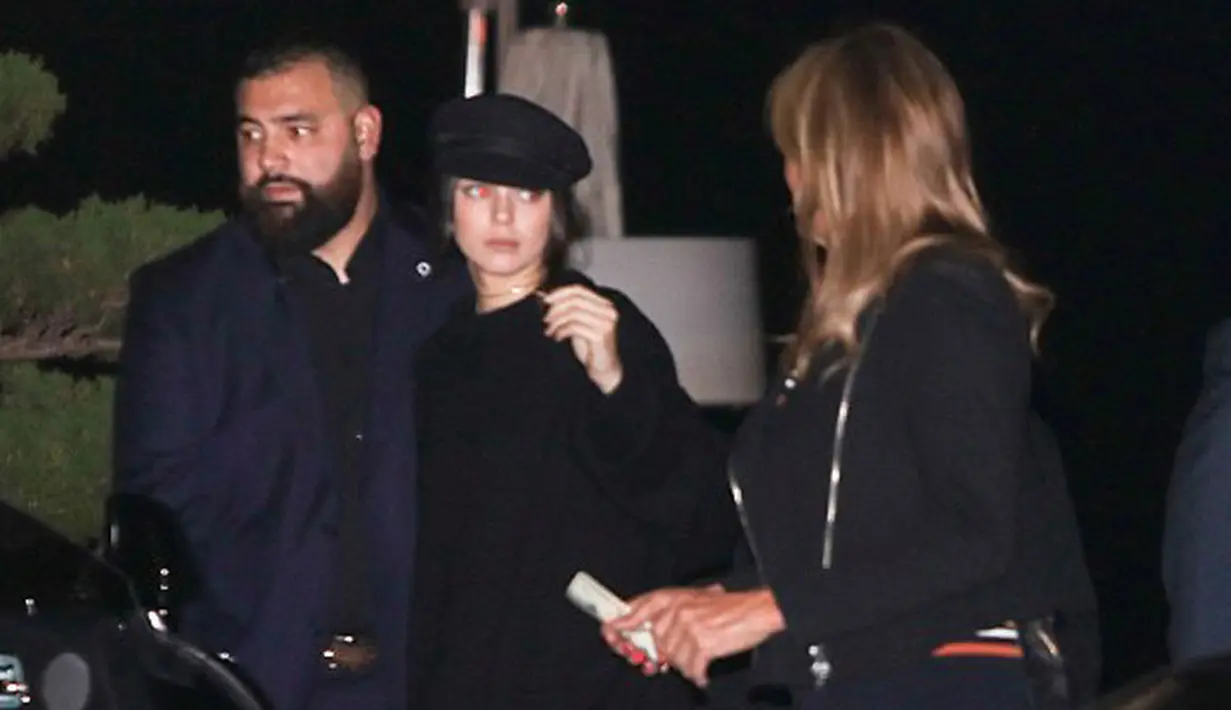 Hubungan Caitlyn Jenner dan anak perempuannya, Kendall Jenner, tampak harmonis. Keduanya terlihat menghabiskan waktu bersama untuk makan malam. (doc.dailymail.com)