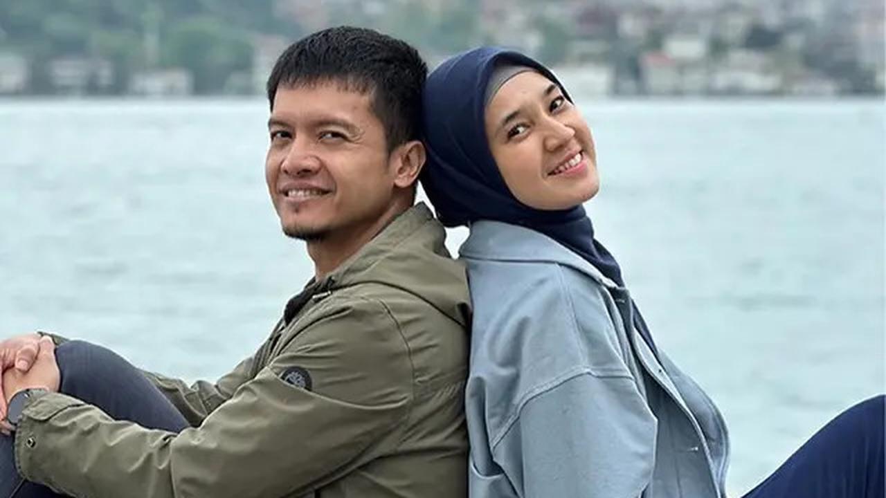 7 Potret Harmonis Dimas Seto dan Dhini Aminarti 15 Tahun Menikah, Punya 46 Anak Asuh