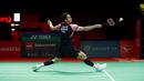 Usai interval, Jonatan Christie mampu menjaga keunggulannya dan terus memimpin 17-15 setelah memenangi reli panjang selama 51 pukulan. Usai itu empat poin beruntun berhasi dituntaskannya untuk merebut game pertama 21-15. (Bola.com/M Iqbal Ichsan)