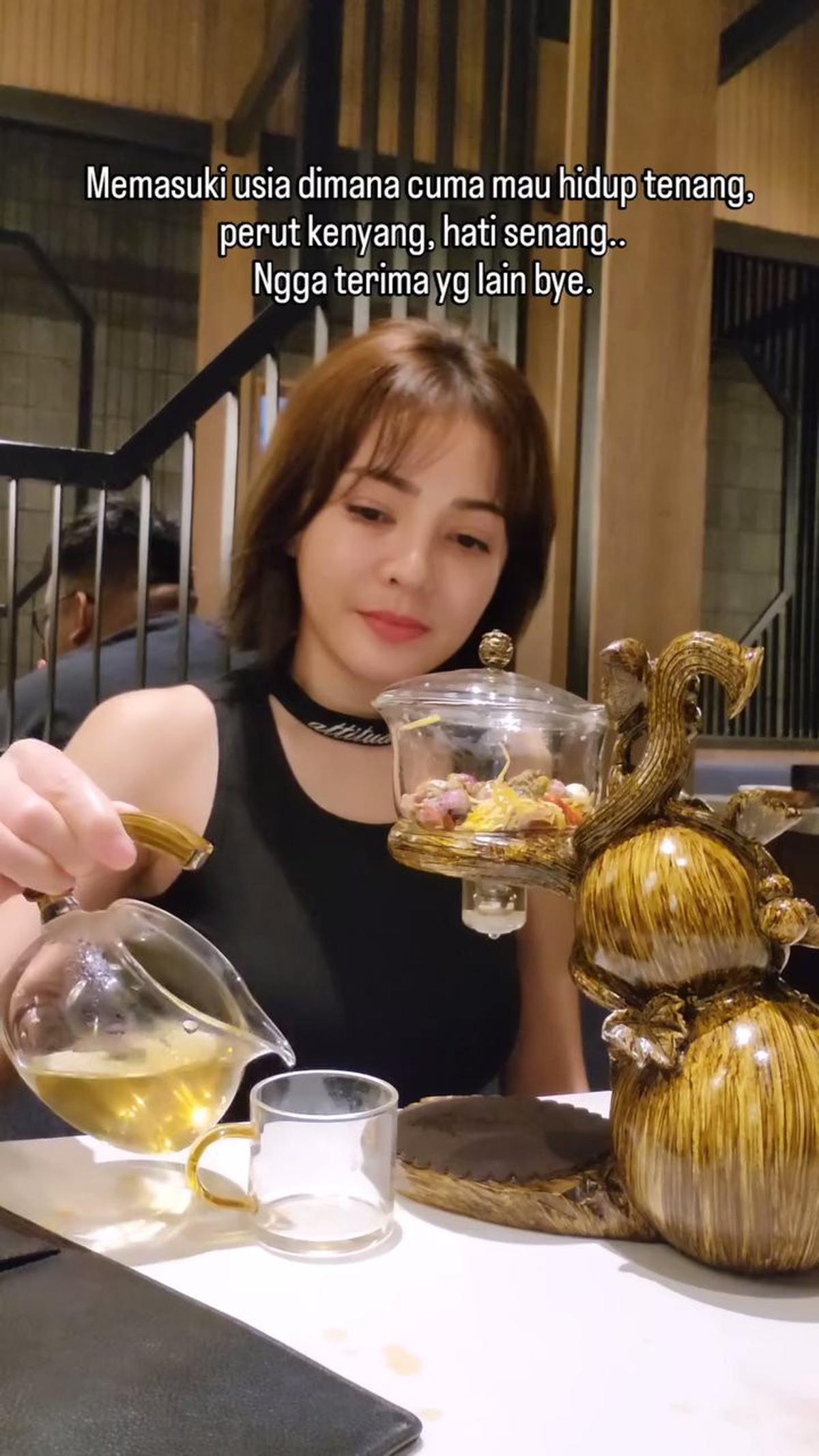 Sederet Potret Terbaru Maya Septha Usai Lakukan Oplas, Dipuji Semakin Cantik Mirip Boneka