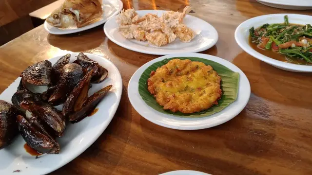 Rekomendasi Tempat Makan Dekat Masjid Al Jabbar Bandung (Foto: Google Maps/Review_ala_mamii)