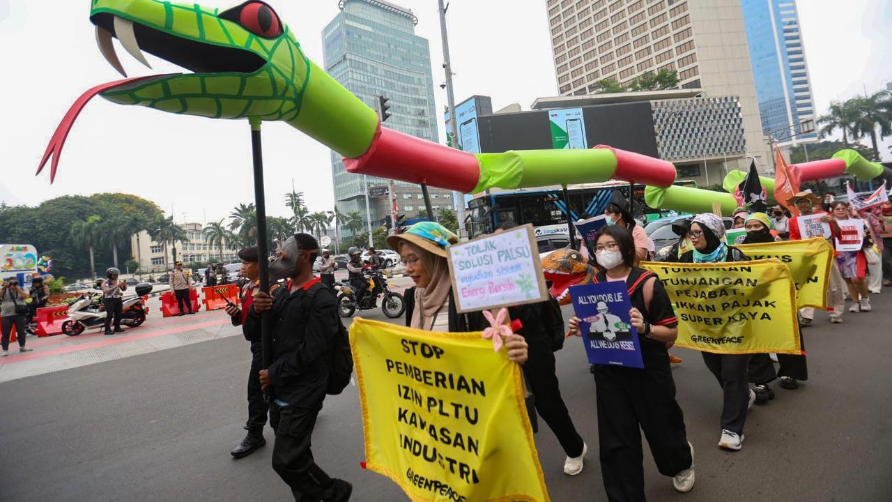 FOTO: Long March Aksi Iklim di Jakarta, Desak Prabowo Tegaskan Komitmen di PBB