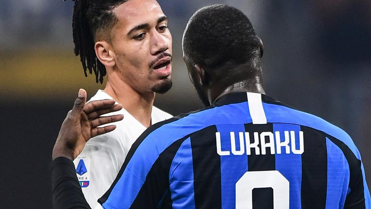 Chris Smalling dan Romelu Lukaku