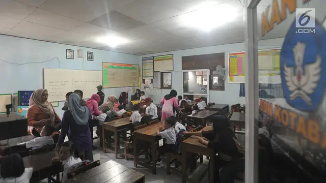 Bangunan SD Negeri Kotabatu 08 Kecamatan Ciomas Ambruk
