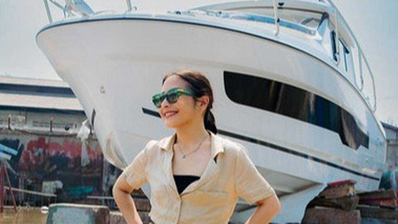 Potret Prilly Latuconsina Unboxing Yacht Mewah Barunya, Hadiah Untuk Diri Sendiri & Bebas Bisa Mancing Kapan Saja