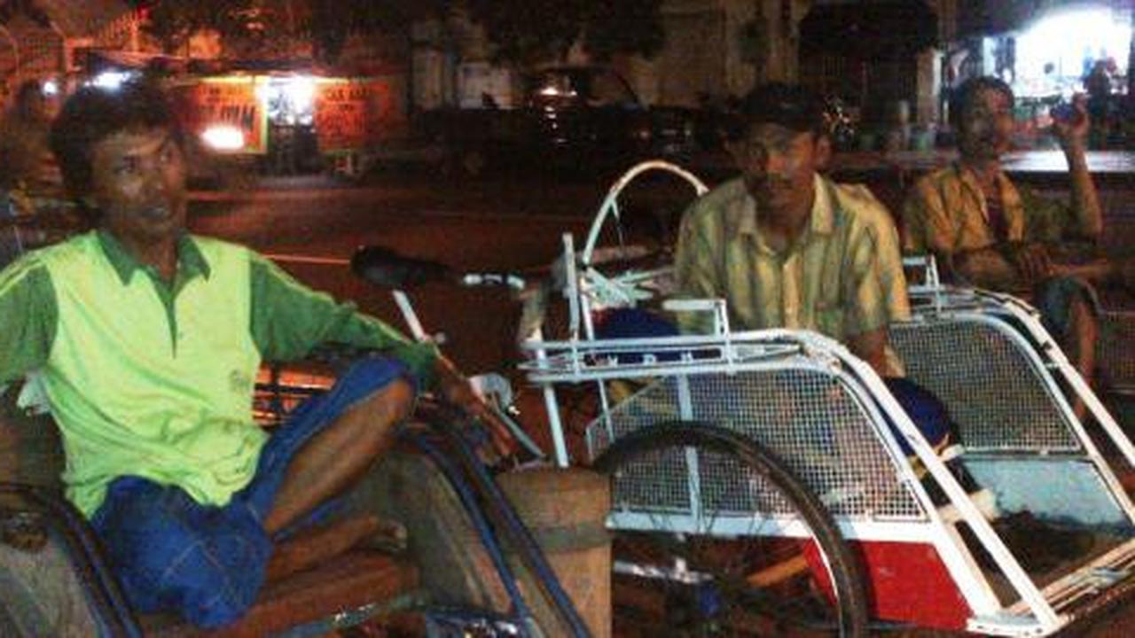 Mat Choiri, cerita tukang becak jujur dari Surabaya
