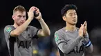 Pemain Tottenham Hotspur Dejan Kulusevski (kiri) dan Son Heung-Min bertepuk tangan pada akhir pertandingan sepak bola Piala Liga Inggris antara Fulham dan Tottenham Hotspur di Stadion Craven Cottage, London, Inggris, 29 Agustus 2023. Fulham menang melawan Tottenham Hotspur melalui adu penalti. (Glyn KIRK/AFP)