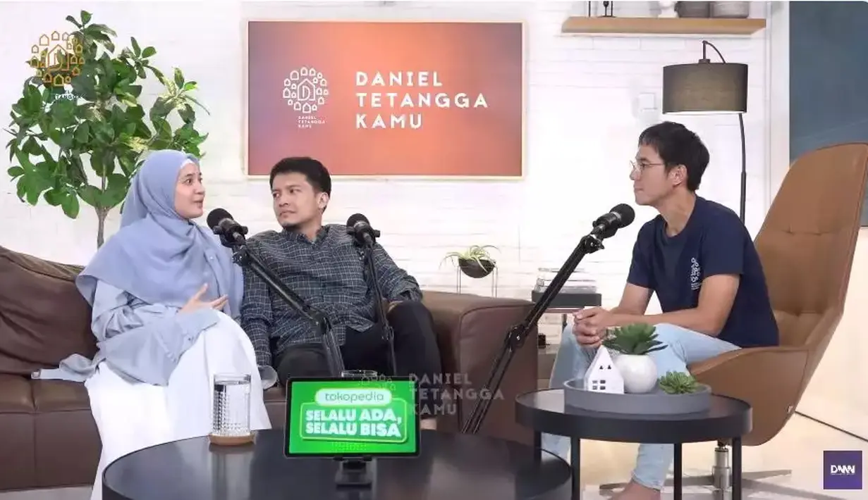 Keharmonisan keluarganya bisa dilihat dari unggahan di akun instagram keduanya. Saat menjadi bintang tamu podcast Daniel Mananta, pasangan ini membongkar rahasia rumah tangganya. [YouTube/Daniel Mananta Network]