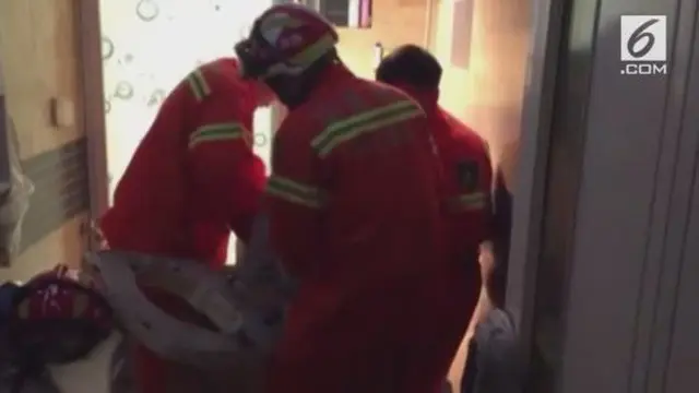 VIDEO: Dramatis, Penyelamatan Bocah Terjebak di Dalam Mesin Cuci