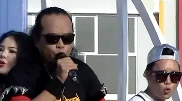 Nurbayan  membawakan lagu Oplosan dalam acara inBox SCTV (18/07/2014). 