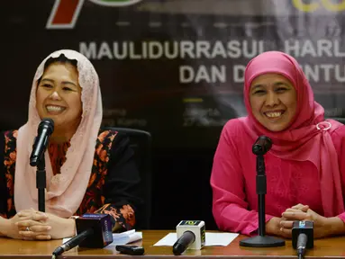 Ketua Umum PP Muslimat NU Khofifah Indar Parawansa (kanan) didampingi Ketua Panitia Harlah Muslimat NU Yenny Wahid menyampaikan paparannya jelang Harlah ke-73 Tahun Muslimat NU, Jakarta, Jumat (25/1). (Merdeka.com/Imam Buhori)