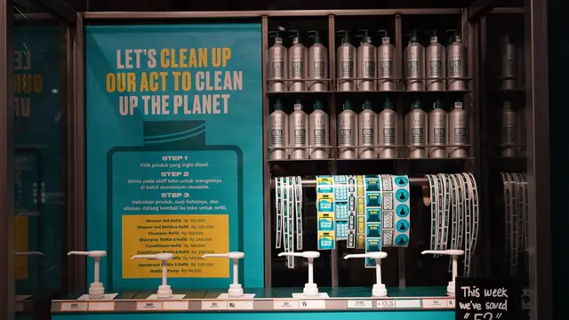Melihat Beauty Store Estetik Pertama The Body Shop yang Dibuat dari 100% Sampah