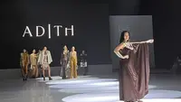 Dua pesohor Tanah Air, Atiqa Hasiolan dan Randy Pangalila tampil sebagai muse di perhelatan Indonesia Fashion Week (IFW) 2025 hari ke-4 di Jakarta International Converence Centre (JICC), Jumat (30/5/2025). (Dok: Liputan6.com/dyah)