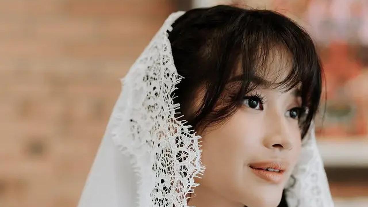 6 Potret Detail Outfit Adira Kania di Pengajian Jelang Nikah, Penuh Makna Spiritual