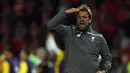 Pelatih Liverpool, Jurgen Klopp, melarang pemainnya menyentuh tulisan This Is Anfield sampai bisa memenangi suatu gelar juara. (AFP/Paul Ellis)