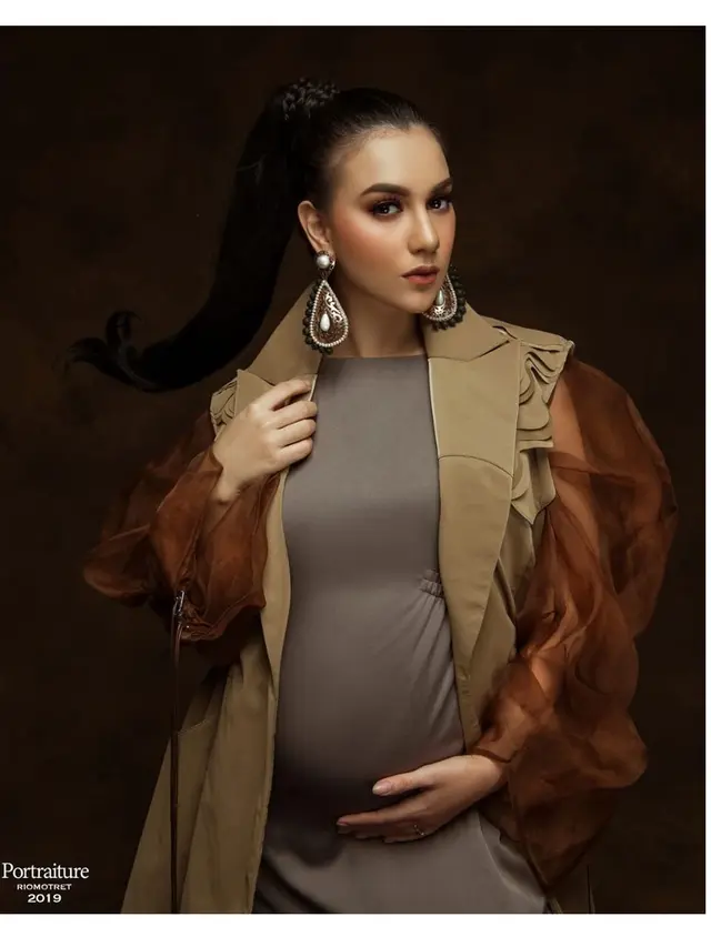 Gaya Pemotretan Maternity Shoot Irish Bella dan Ammar Zoni dengan Berbagai Tema