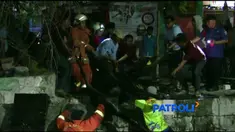 Beberapa jam sebelum disembelih, seekor sapi kurban mengamuk hingga tercebur ke kali di kawasan Rawa Lele, Jakarta Barat.