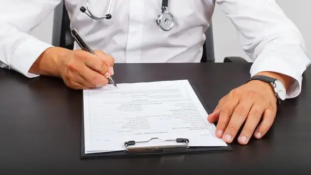 Ilustrasi Tulisan Tangan Dokter dan Dokter (iStockphoto)