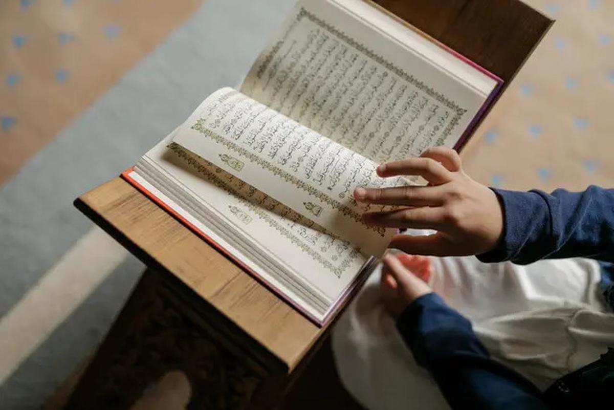 Huruf Ikhfa Haqiqi Apa Saja? Ketahui Hukum Bacaan yang Benar Menurut Ilmu Tajwid