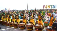 Alat musik Dhol merupakan bagian dari tradisi Tabut Bengkulu yang tidak dimiliki daerah lain (Liputan6.com/Yuliardi Hardjo)