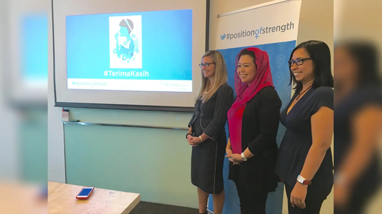 Julie-Inmant Grant, Public Policy Director, Twitter Australia & Asia Tenggara; Yenny Wahid selaku Direktur Wahid Foundation, dan Veronica dari PurpleCode di acara #PositionOfStrength