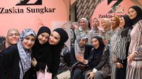 Momen acara pembukaan butik baru Zaskia Sungkar yang dihadiri teman artis. (Sumber: Instagram/shireensungkar)