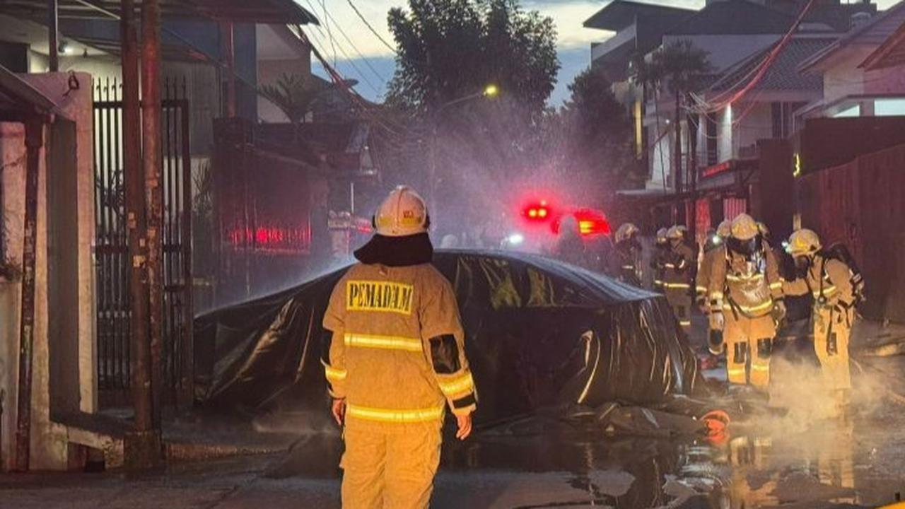 Mobil Listrik BYD Seal Terbakar di Jakarta Barat, Diduga Karena Korsleting Baterai