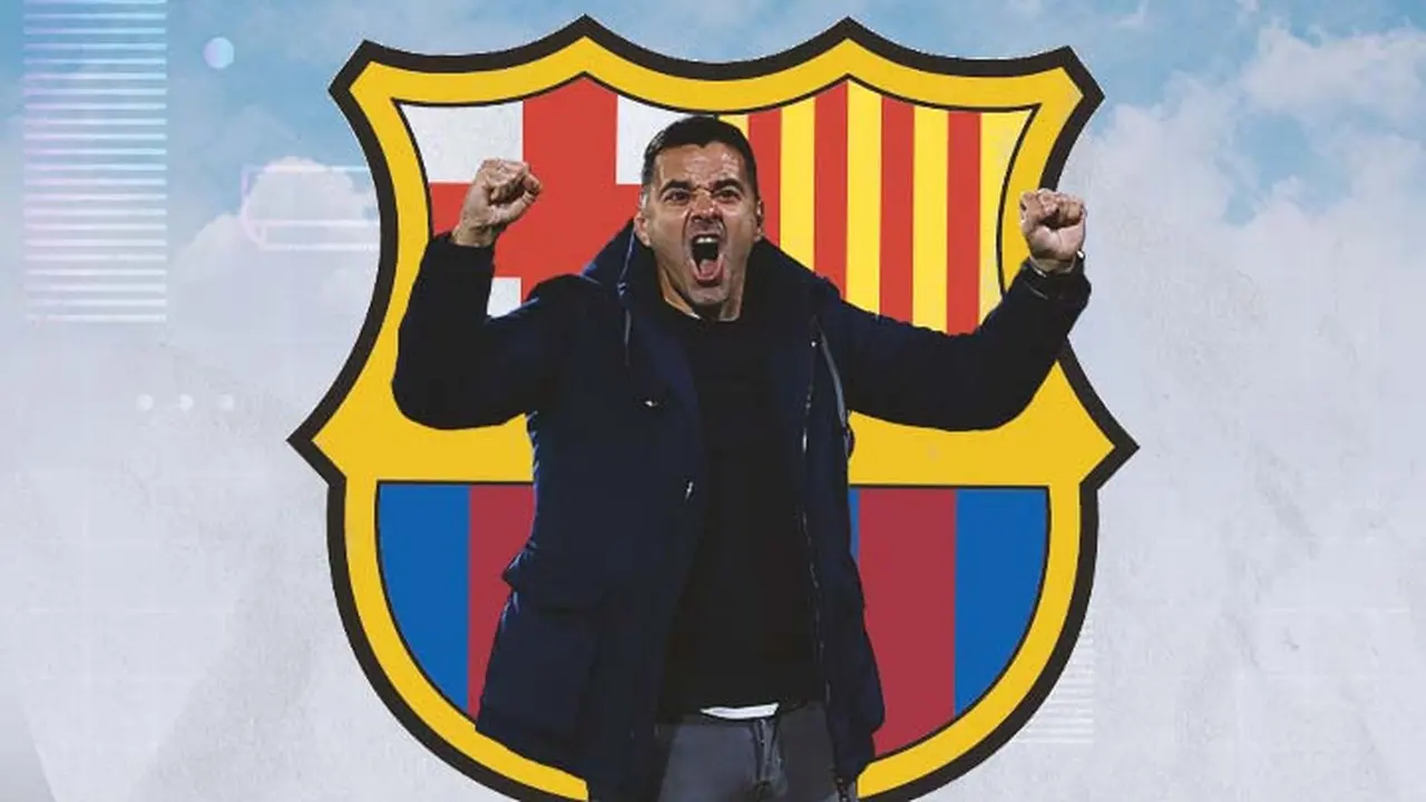 La Liga - Michel Sanchez Pelatih Girona dengan latar logo Barcelona