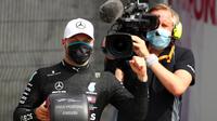Pembalap Mercedes, Valtteri Bottas meraih pole position pada sesi kualifikasi Formula 1 (F1) 2020 di Sirkuit Silverstone, Inggris, Sabtu (8/8/2020). (Bryn Lennon / POOL / AFP)