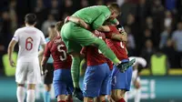 Para pemain Timnas Republik Ceko merayakan kemenangan 2-1 atas Timnas Inggris dalam laga lanjutan Grup A Kualifikasi Piala Eropa 2020 di Sinobo Stadium, Sabtu (12/10/2019). (AP Photo/Petr David Josek)