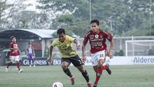 Bali United FC saat melawan Barito Putera FC di laga Tour de Java (Liputan6.com / Dewi Divianta)