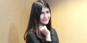 Menekuni karier sebagai pesinetron, Agatha Valerie mulai sibuk membagi waktu, tapi mana yang lebih ia prioritaskan, karier ataukah pendidikan?