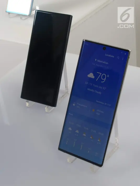 Tampak depan Samsung Galaxy Note 10 saat diperkenalkan di Barclays Center, Brooklyn, New York, Amerika Serikat, Rabu (7/8/2019). Galaxy Note 10 hadir dengan chipset Exynos 9825. (Liputan6.com/Istiarto Sigit Nugroho)