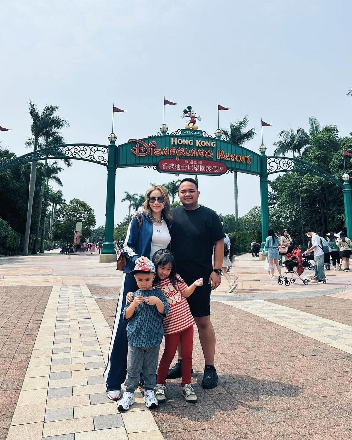 Kehidupan Mewah Suami Momo Geisha yang Beri Hadiah Lapangan Futsal untuk Anak hingga 20 ART di Rumah