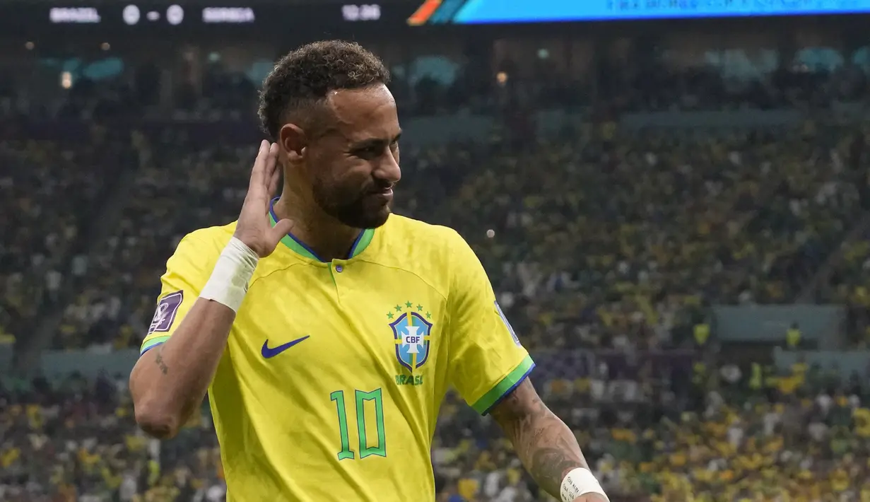 Penyerang Brasil Neymar memberi isyarat selama laga perdana Grup G Piala Dunia 2022 Qatar kontra Serbia di Lusail Stadium, Jumat (24/11/2022) dini hari WIB. Mengutip dari laman FIFA, Brasil menguasai 47 persen penguasaan bola, sementara Serbia cuma kebagian 33 persen cuma kebagian 18 persen. (AP Photo/Themba Hadebe)