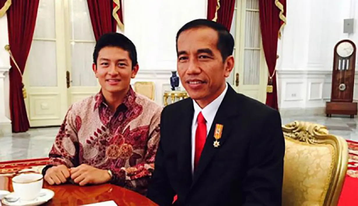 Pebalap Rio Haryanto, menemui Presiden Indonesia, Joko Widodo, untuk meminta dukungan terkait rencananya berlaga pada ajang F1. (Dokumentasi Pribadi)