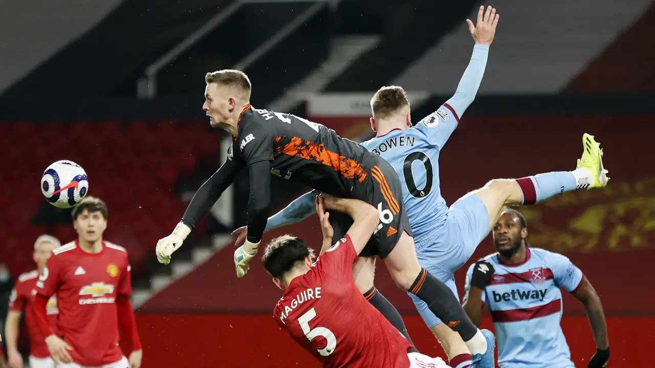 FOTO: Berkat Gol Bunuh Diri, Manchester United Taklukkan West Ham United